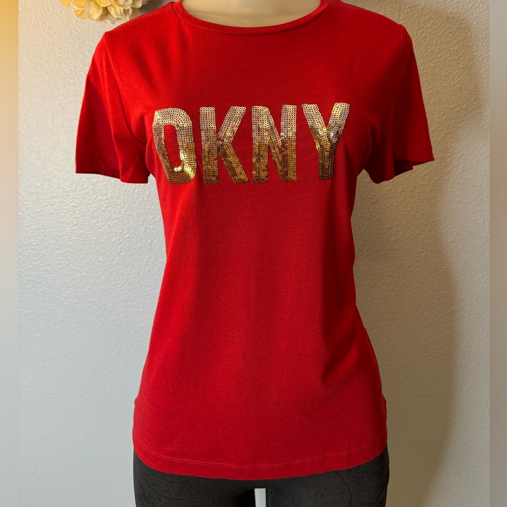 DKNY Women’s Crew Neck Logo Sequin Shirt Sleeve Tee Shirt. New with tags
